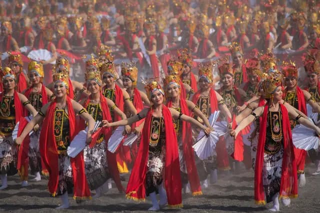 Gandrung Dance